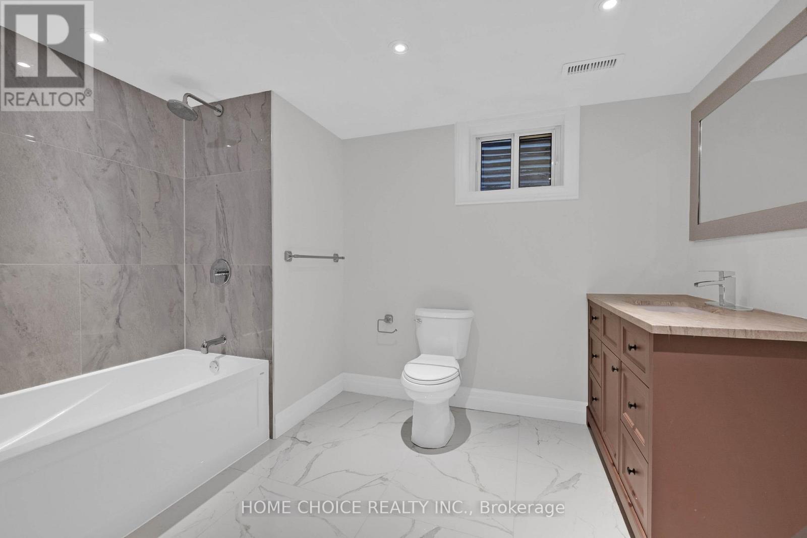 43 Golfwood Heights E, Toronto, ON - Indoor Photo Showing Bathroom