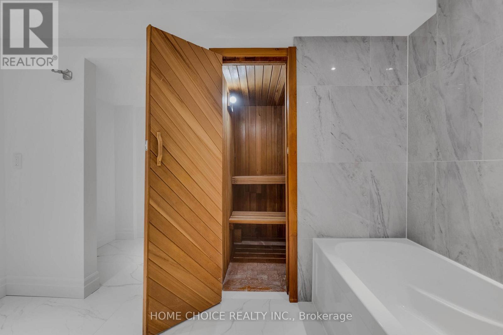 43 Golfwood Heights E, Toronto, ON - Indoor