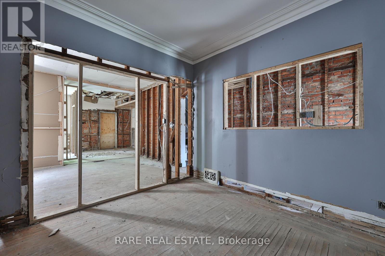 21 Chestnut Avenue, Hamilton, ON - Indoor Photo Showing Other Room