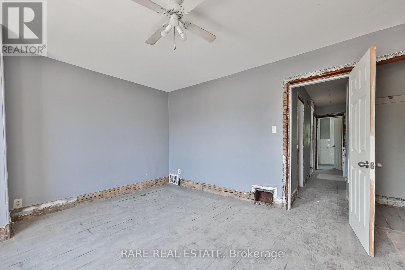 21 Chestnut Avenue, Hamilton, ON - Indoor Photo Showing Other Room