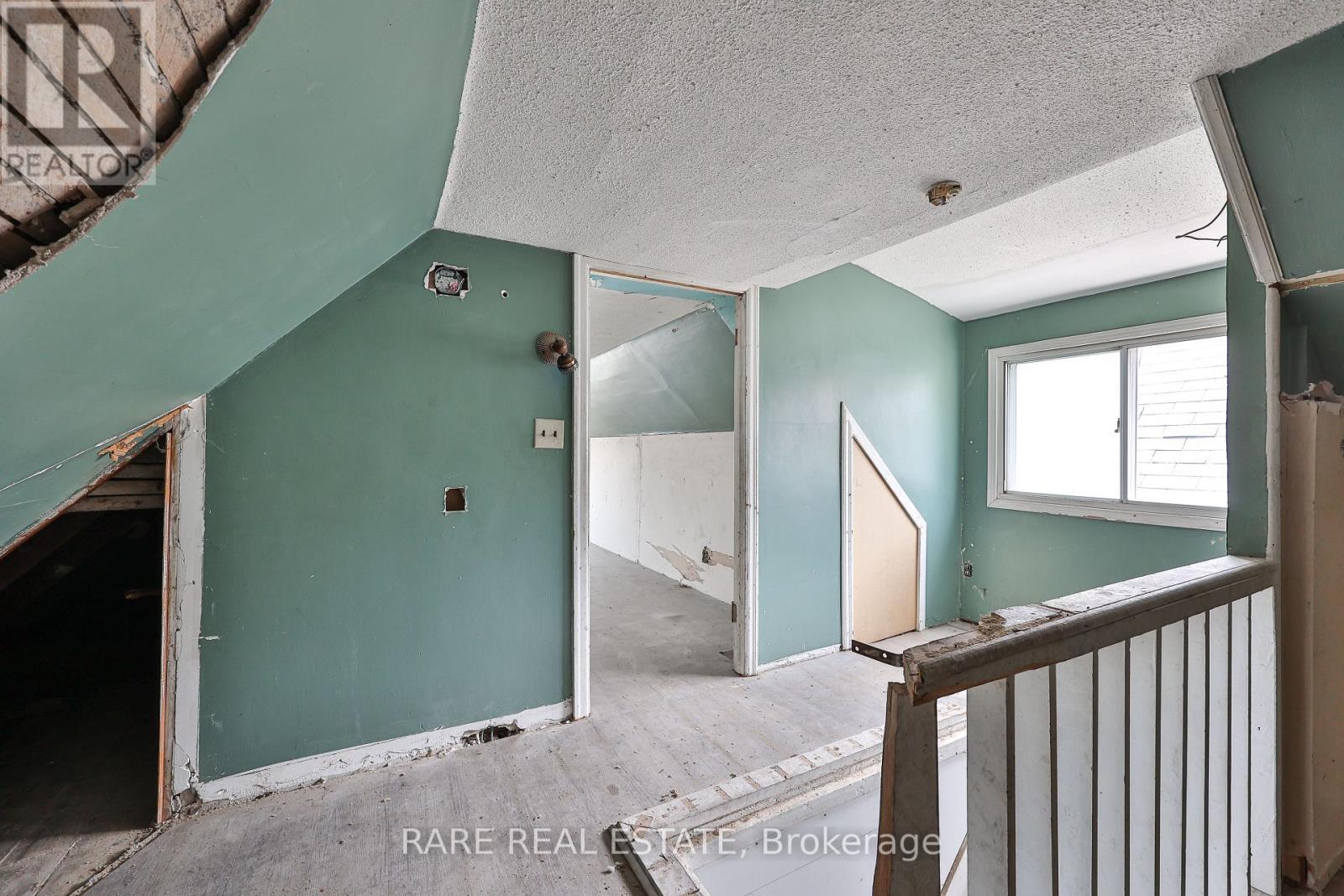 21 Chestnut Avenue, Hamilton, ON - Indoor Photo Showing Other Room