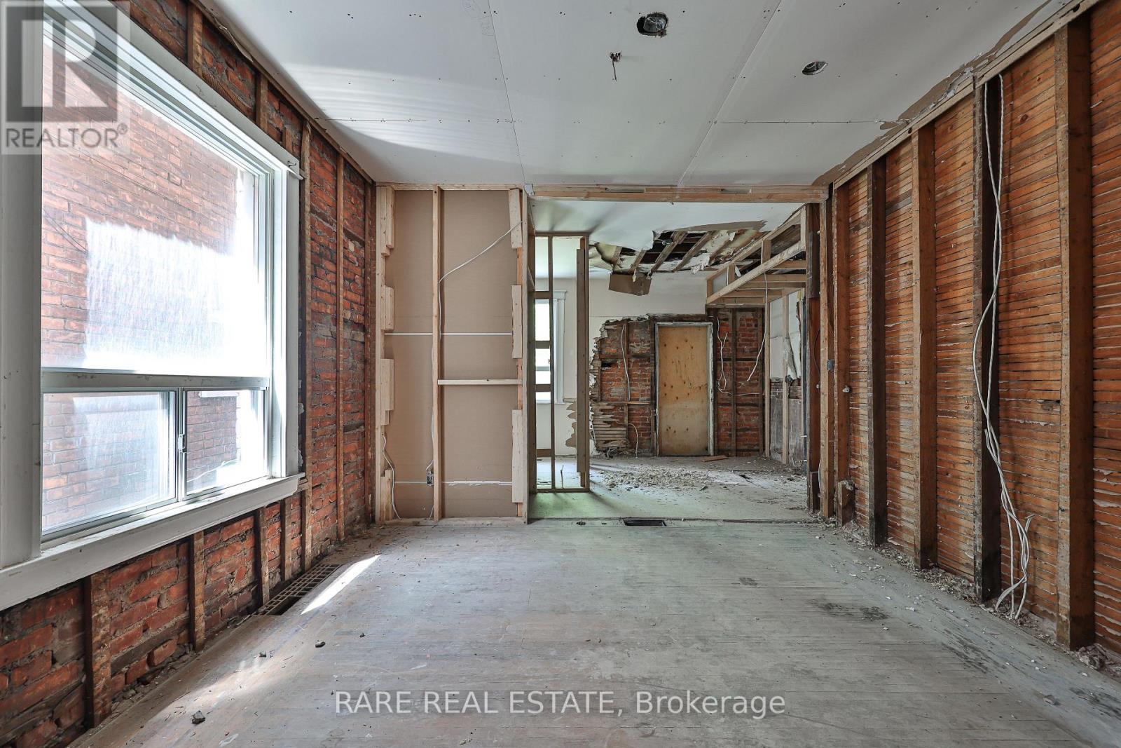 21 Chestnut Avenue, Hamilton, ON - Indoor Photo Showing Other Room