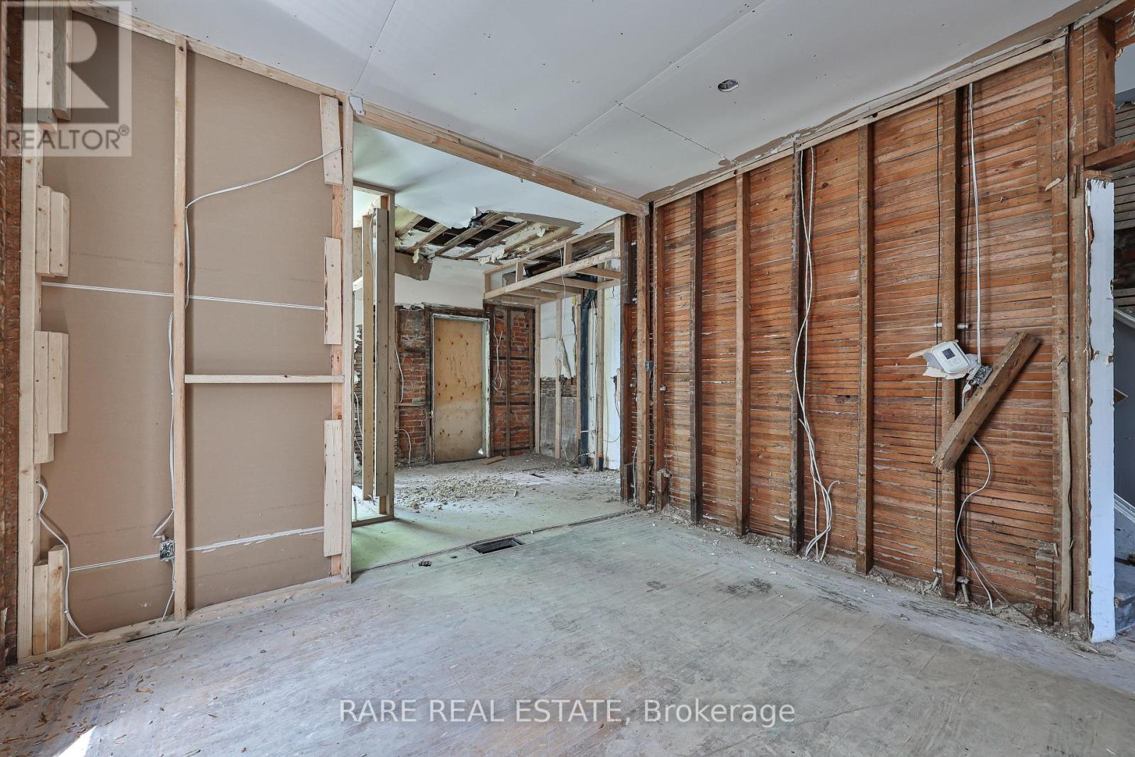 21 Chestnut Avenue, Hamilton, ON - Indoor Photo Showing Other Room