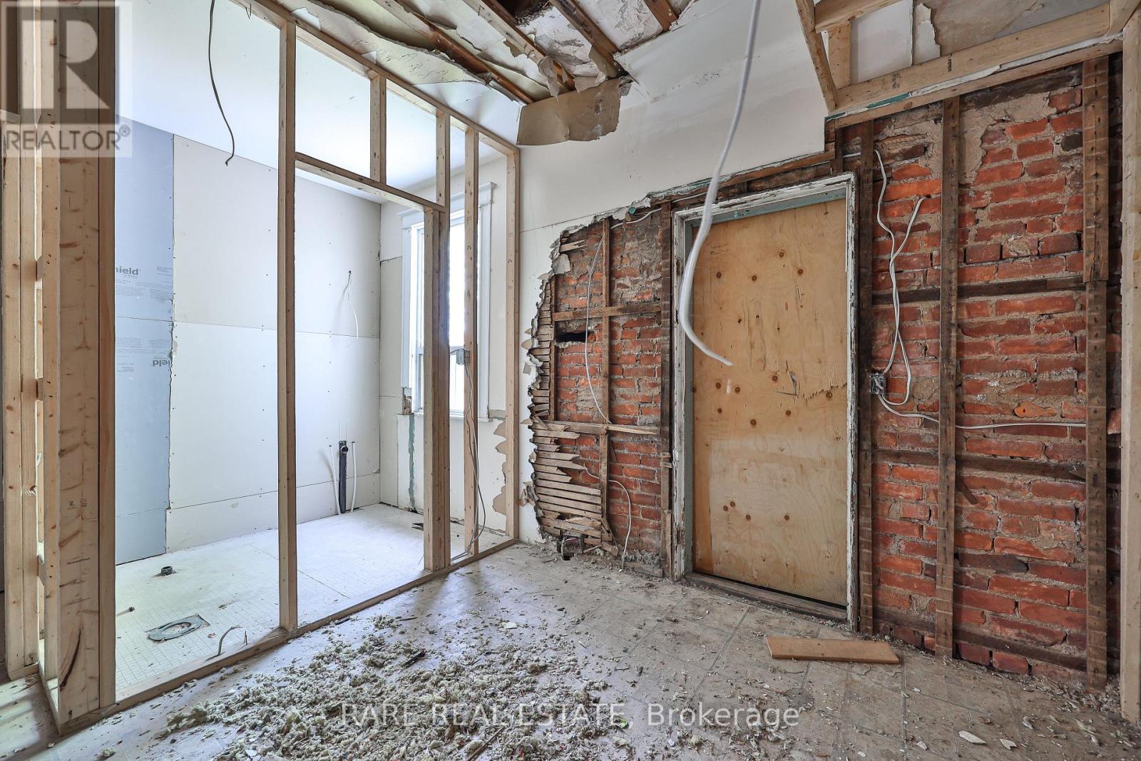 21 Chestnut Avenue, Hamilton, ON - Indoor Photo Showing Other Room