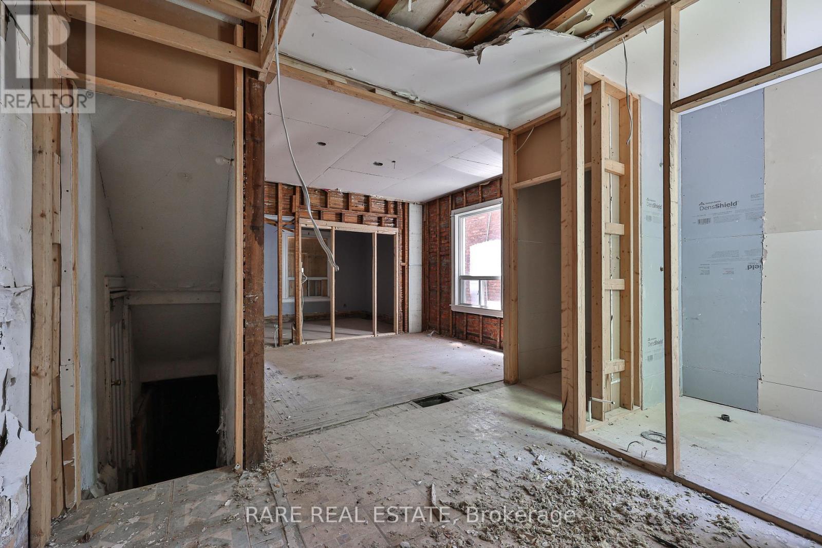 21 Chestnut Avenue, Hamilton, ON - Indoor