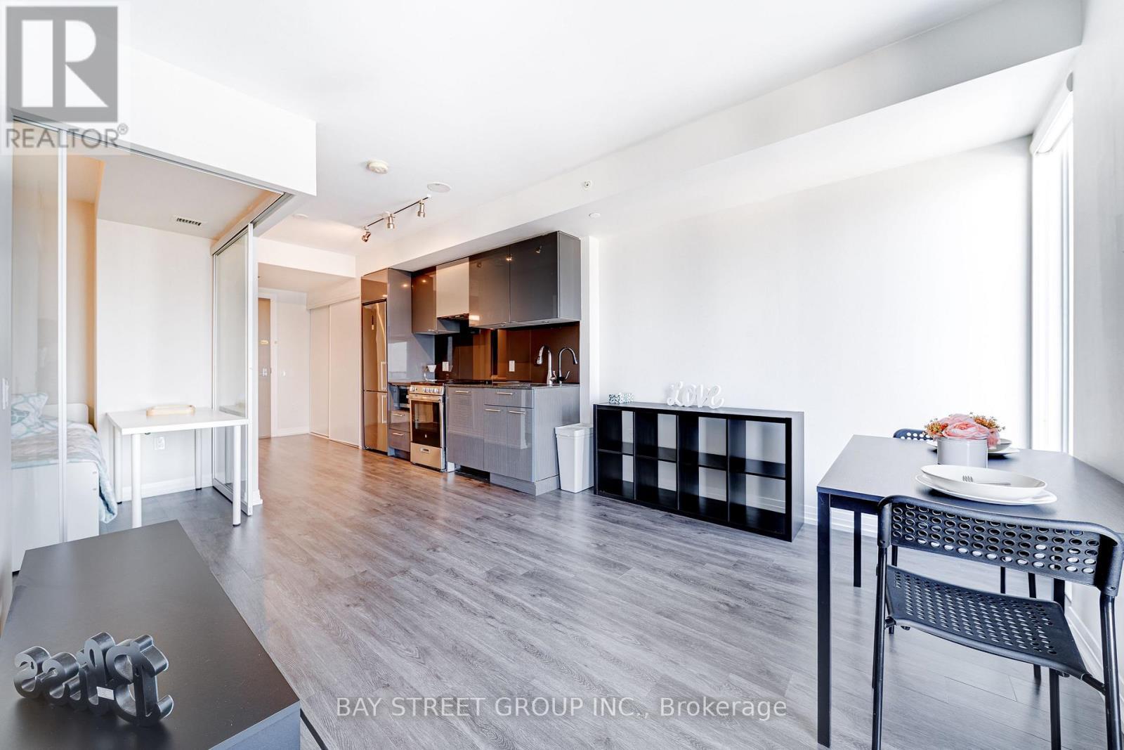 3809 - 251 Jarvis Street, Toronto, ON - Indoor