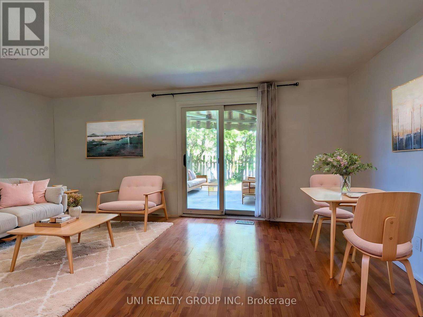 G - 1460 Heatherington Road, Ottawa, ON - Indoor Photo Showing Living Room
