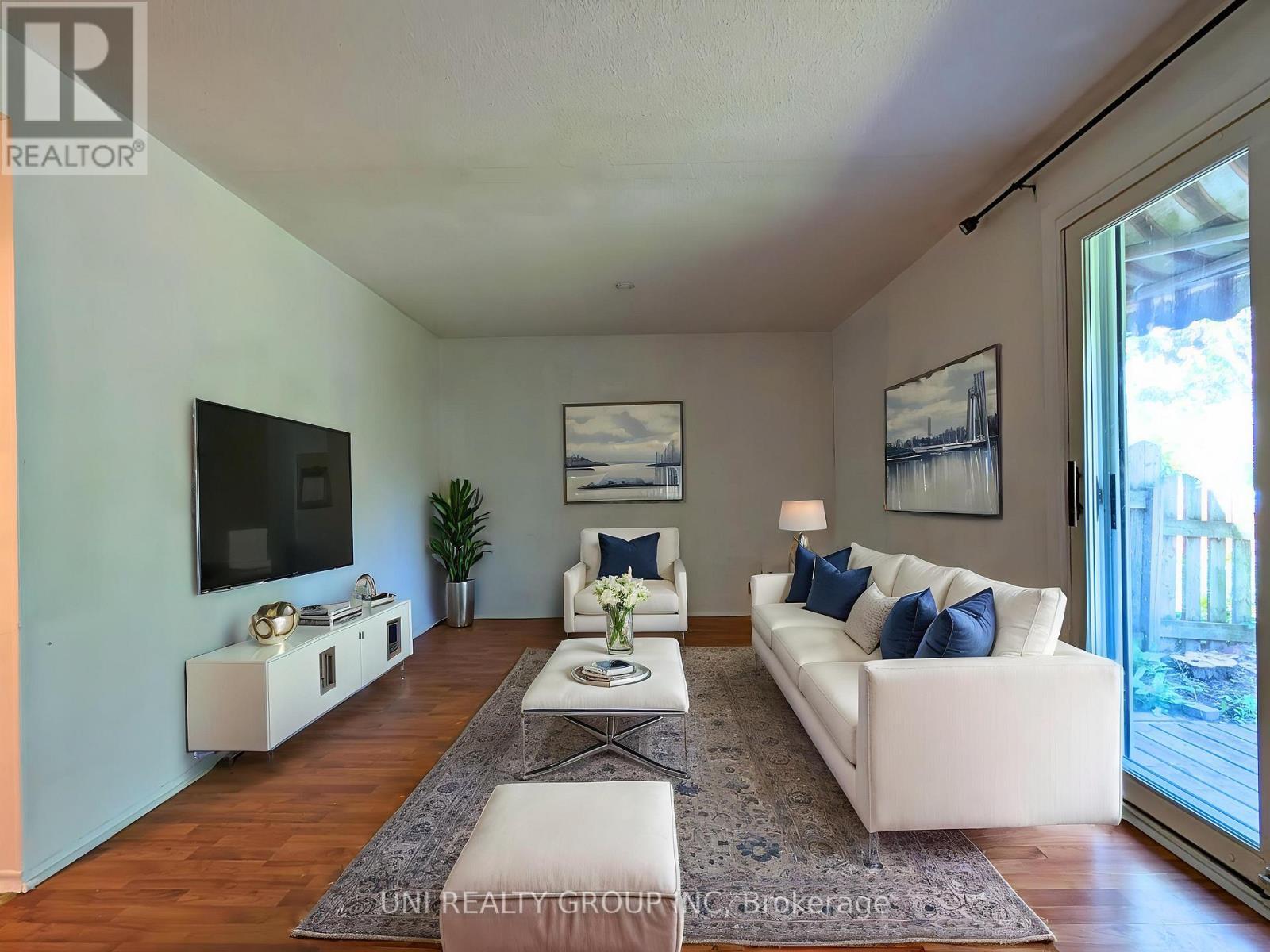 G - 1460 Heatherington Road, Ottawa, ON - Indoor Photo Showing Living Room