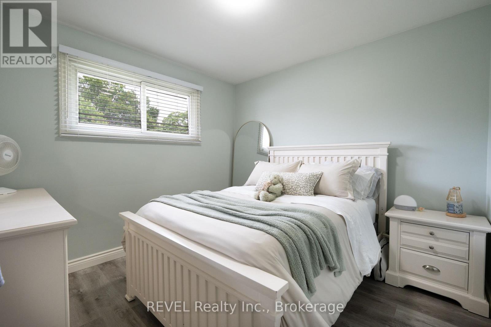 4480 Queensway Gardens, Niagara Falls (Morrison), ON - Indoor Photo Showing Bedroom
