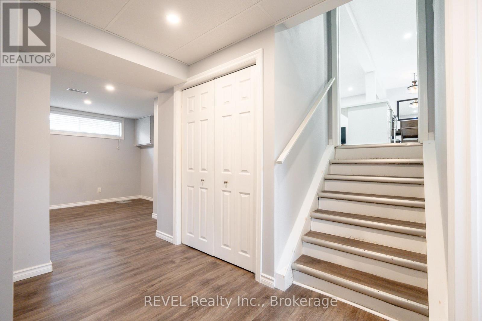 4480 Queensway Gardens, Niagara Falls (Morrison), ON - Indoor Photo Showing Other Room