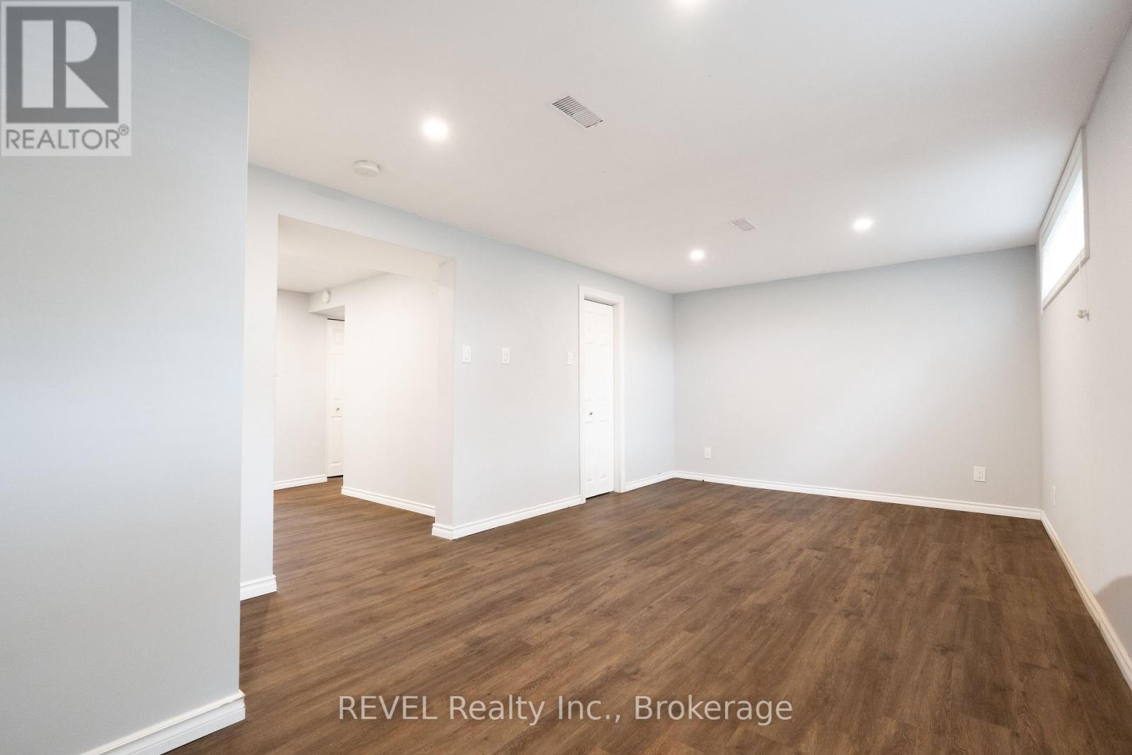 4480 Queensway Gardens, Niagara Falls (Morrison), ON - Indoor Photo Showing Other Room