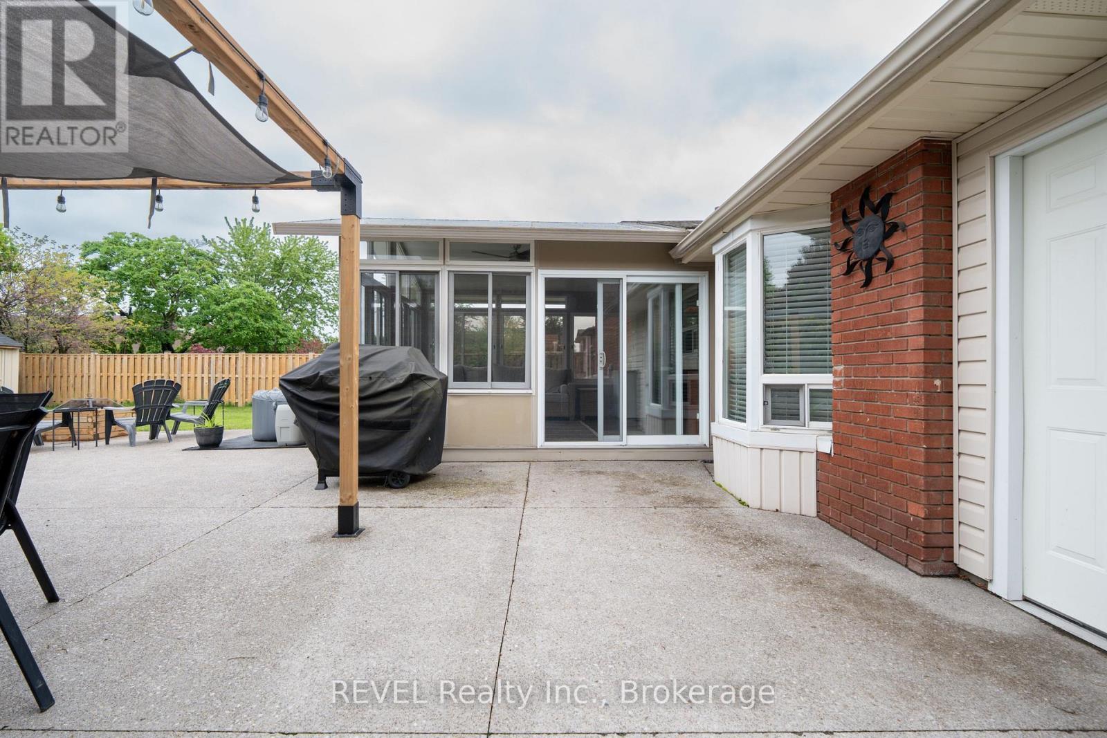 4480 Queensway Gardens, Niagara Falls (Morrison), ON - Outdoor With Exterior