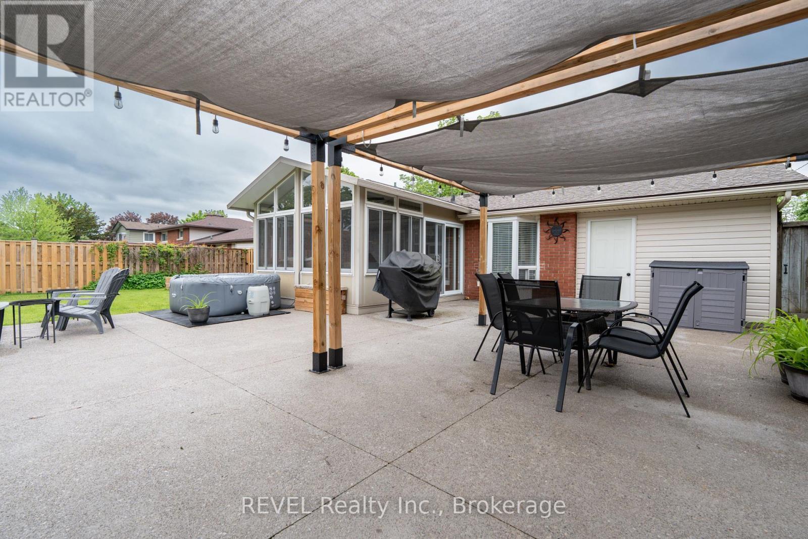 4480 Queensway Gardens, Niagara Falls (Morrison), ON - Outdoor