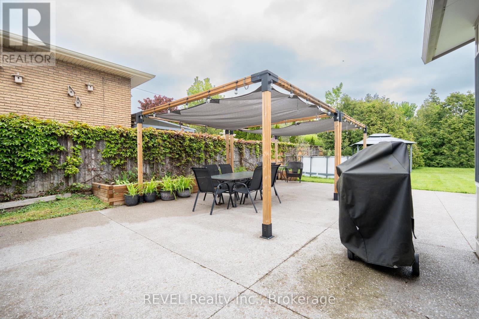 4480 Queensway Gardens, Niagara Falls (Morrison), ON - Outdoor With Deck Patio Veranda