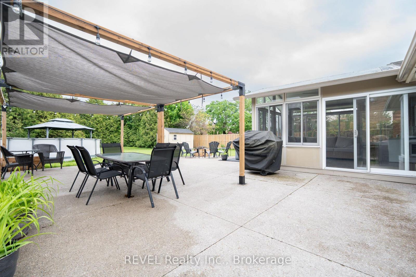 4480 Queensway Gardens, Niagara Falls (Morrison), ON - Outdoor With Deck Patio Veranda