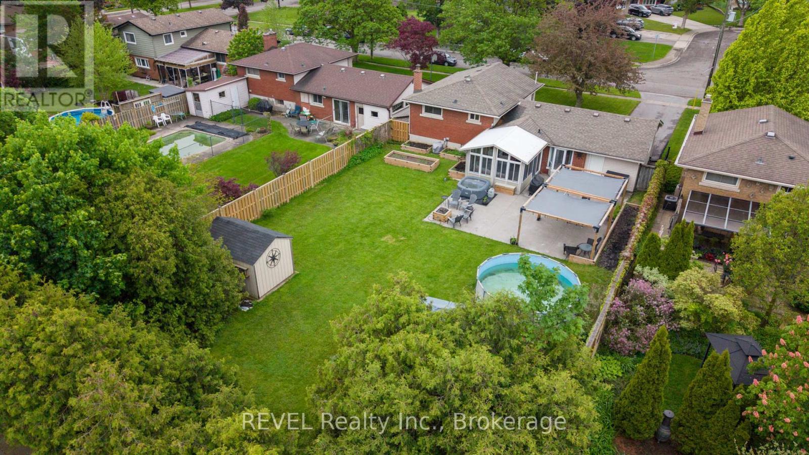 4480 Queensway Gardens, Niagara Falls (Morrison), ON - Outdoor