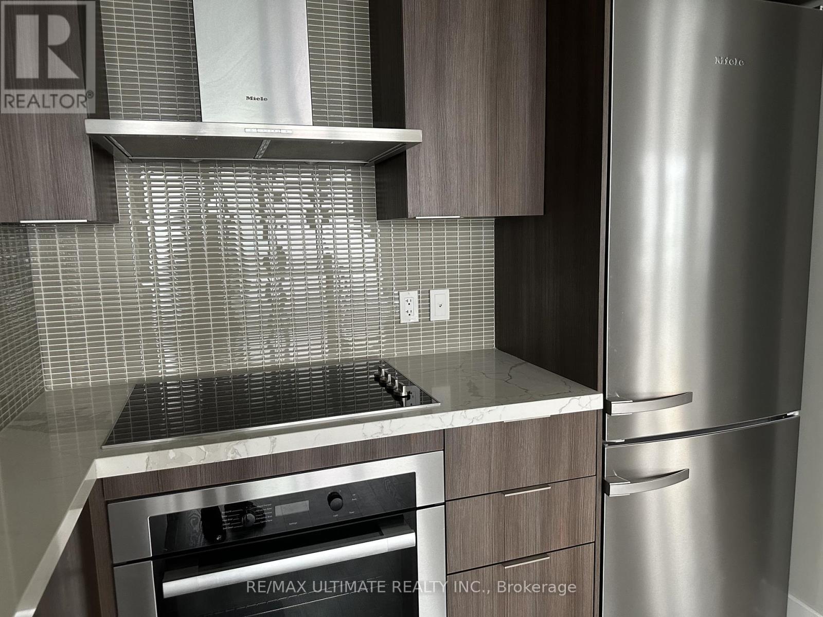 6206 - 30 Shore Breeze Drive, Toronto, ON - Indoor Photo Showing Kitchen With Upgraded Kitchen