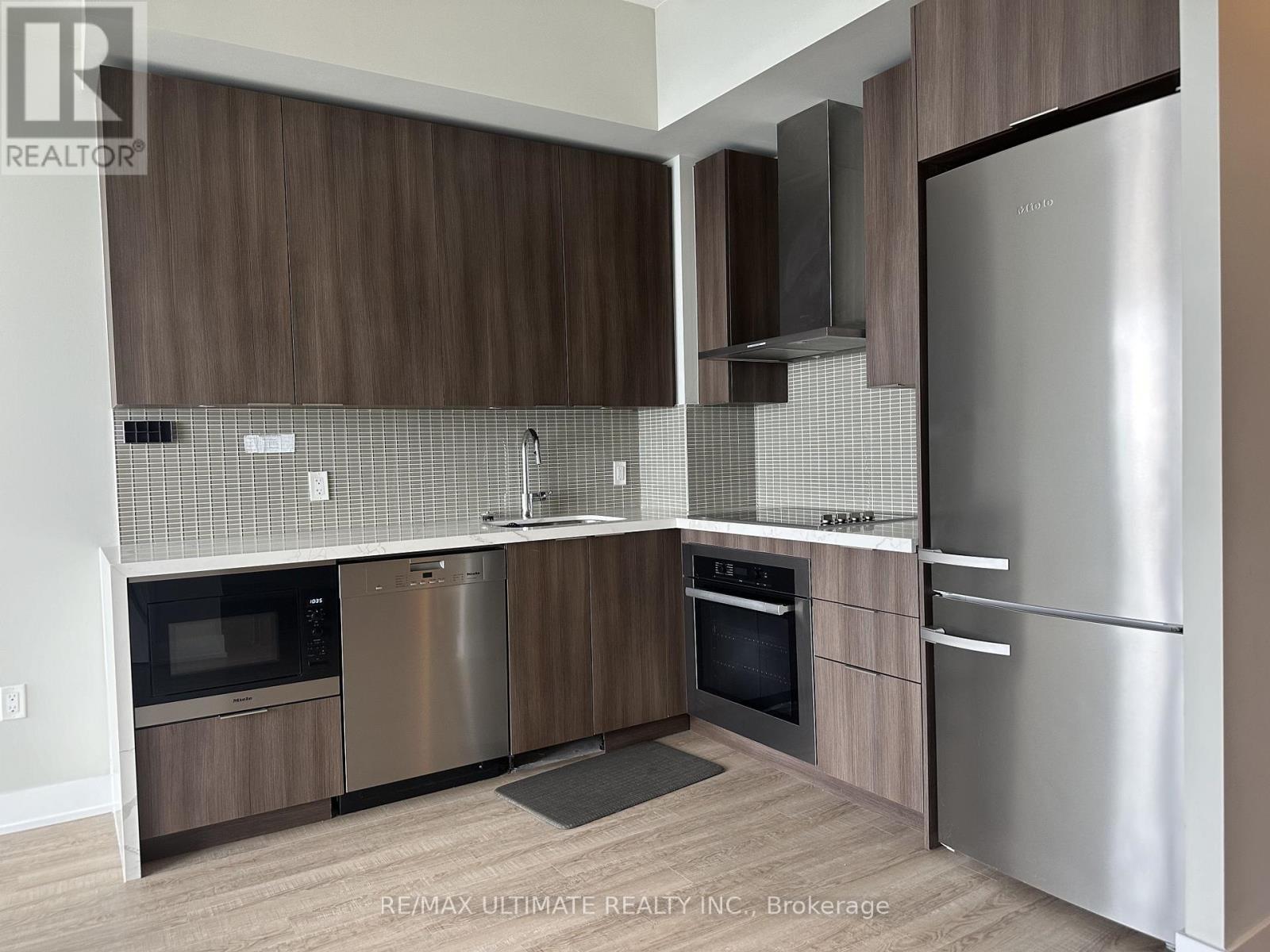 6206 - 30 Shore Breeze Drive, Toronto, ON - Indoor Photo Showing Kitchen With Upgraded Kitchen