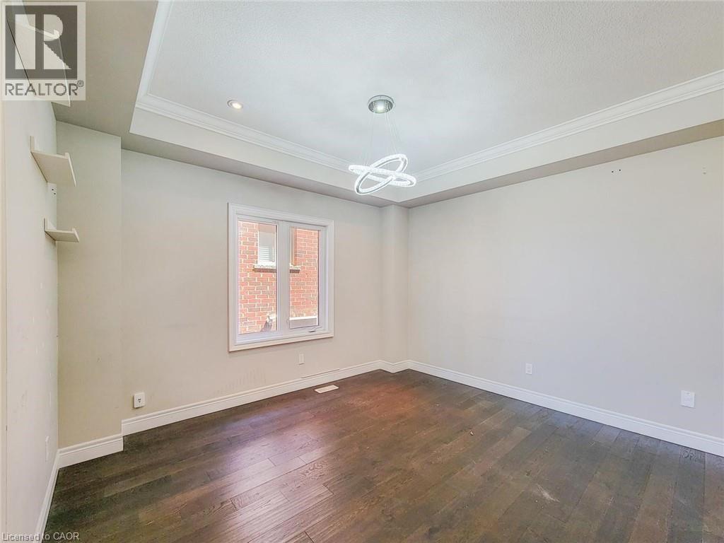 7 Chardonnay Street, Hamilton, ON - Indoor Photo Showing Other Room