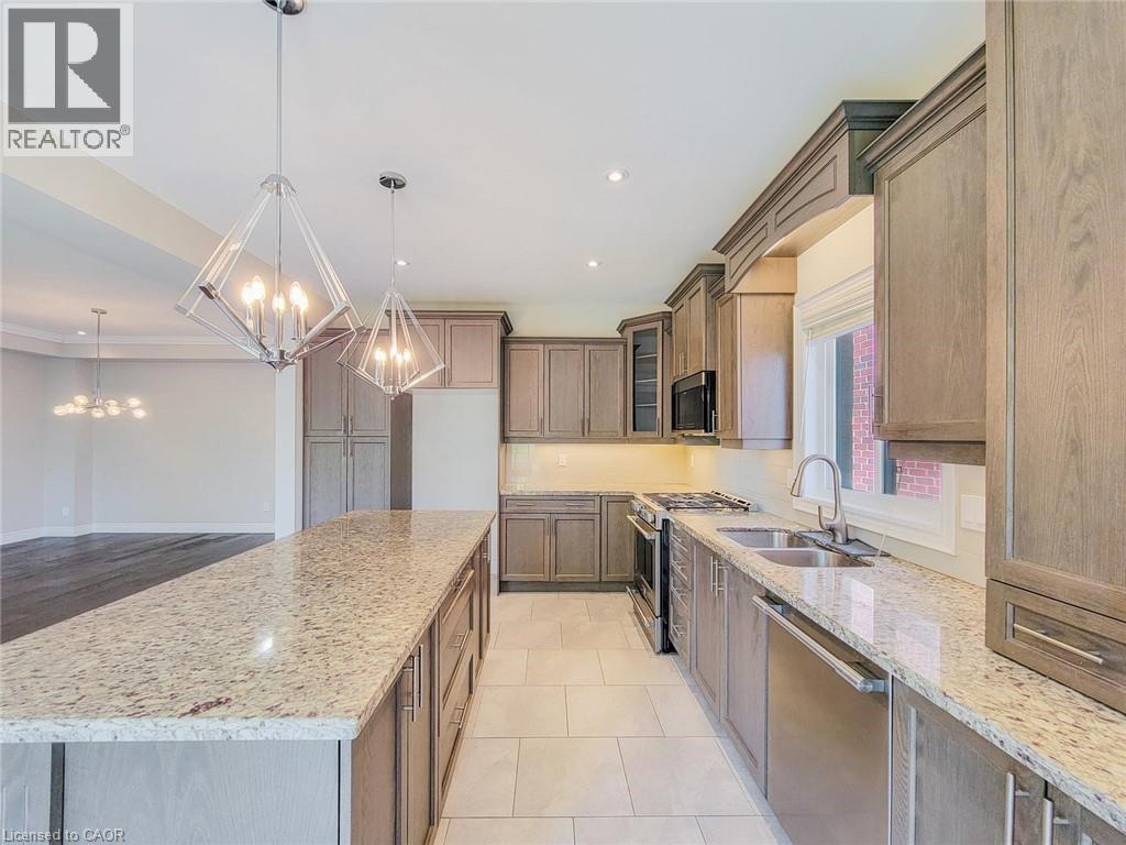7 Chardonnay Street, Hamilton, ON - Indoor Photo Showing Kitchen With Double Sink With Upgraded Kitchen