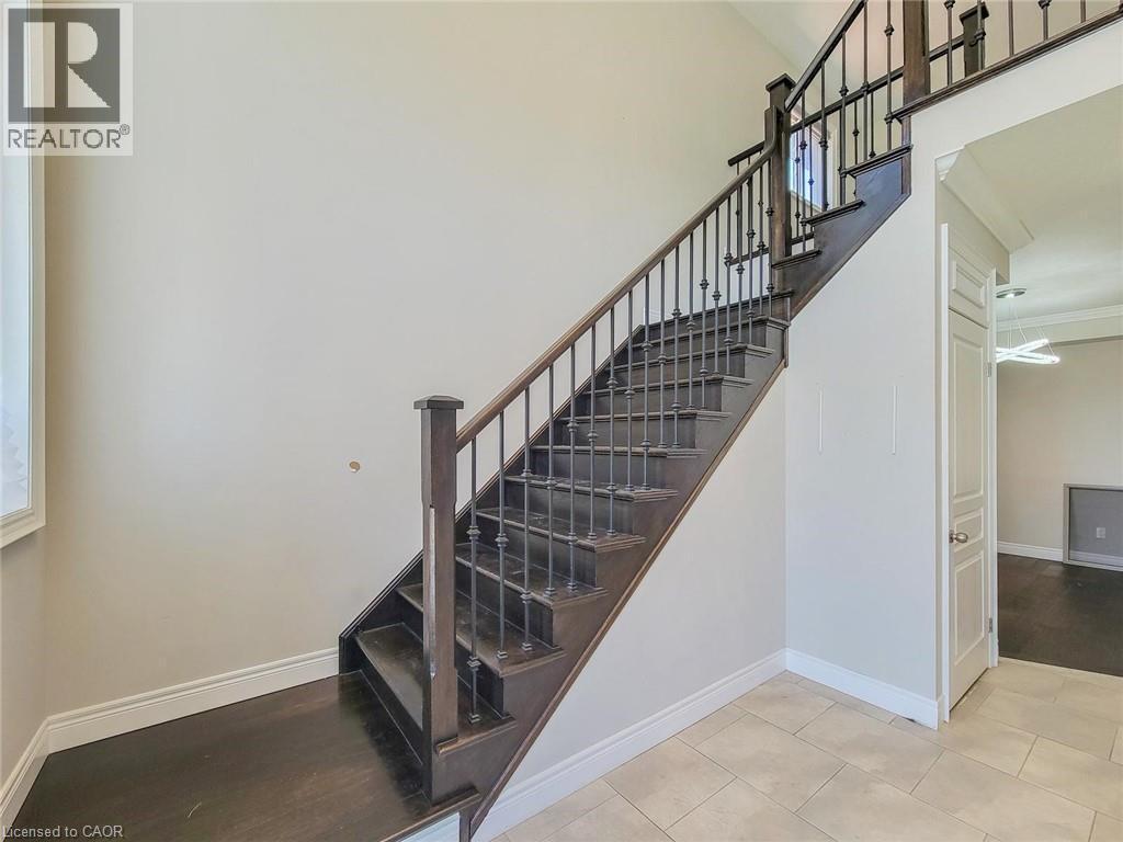 7 Chardonnay Street, Hamilton, ON - Indoor Photo Showing Other Room