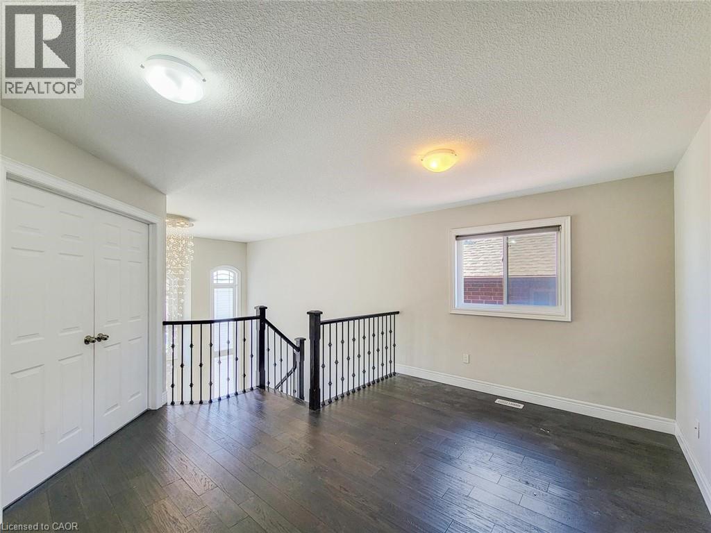 7 Chardonnay Street, Hamilton, ON - Indoor Photo Showing Other Room