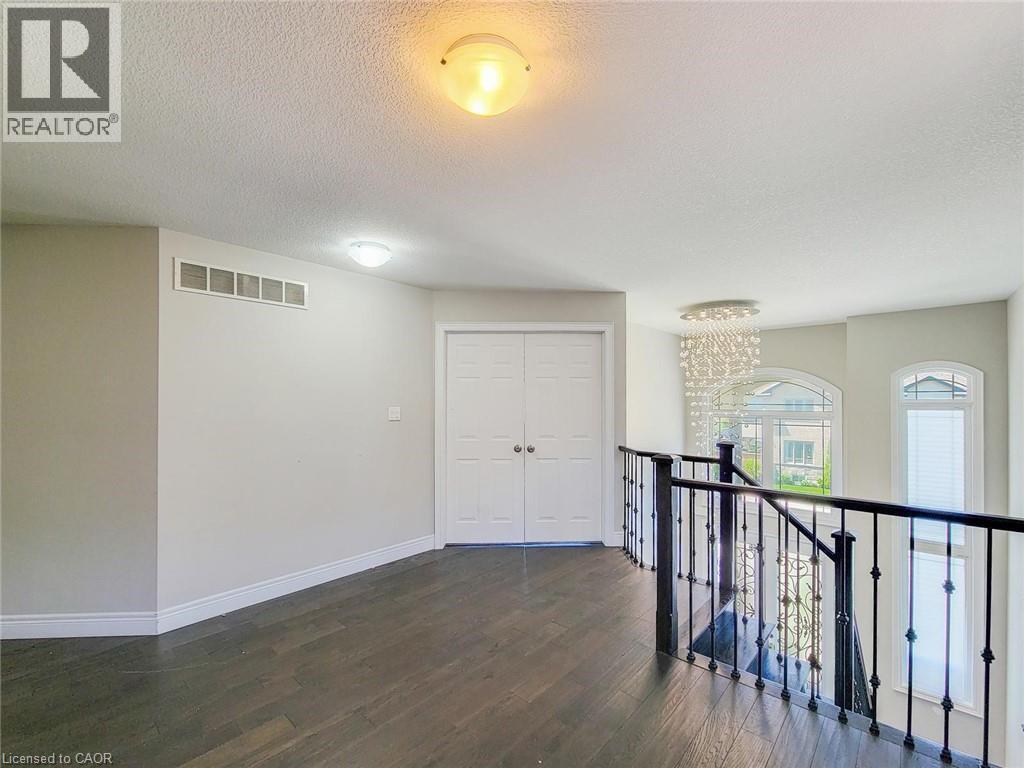 7 Chardonnay Street, Hamilton, ON - Indoor Photo Showing Other Room