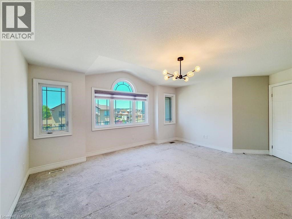 7 Chardonnay Street, Hamilton, ON - Indoor Photo Showing Other Room