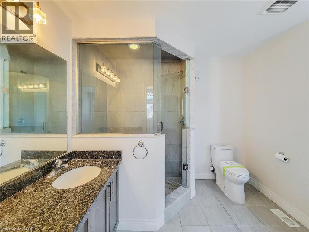 7 Chardonnay Street, Hamilton, ON - Indoor Photo Showing Bathroom