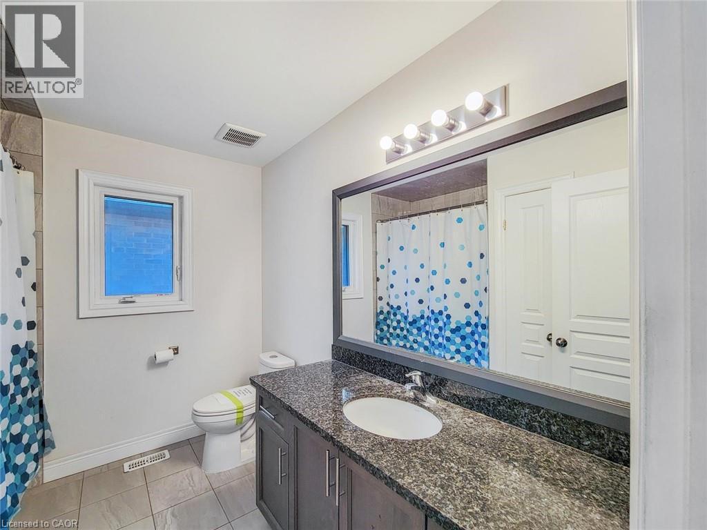 7 Chardonnay Street, Hamilton, ON - Indoor Photo Showing Bathroom