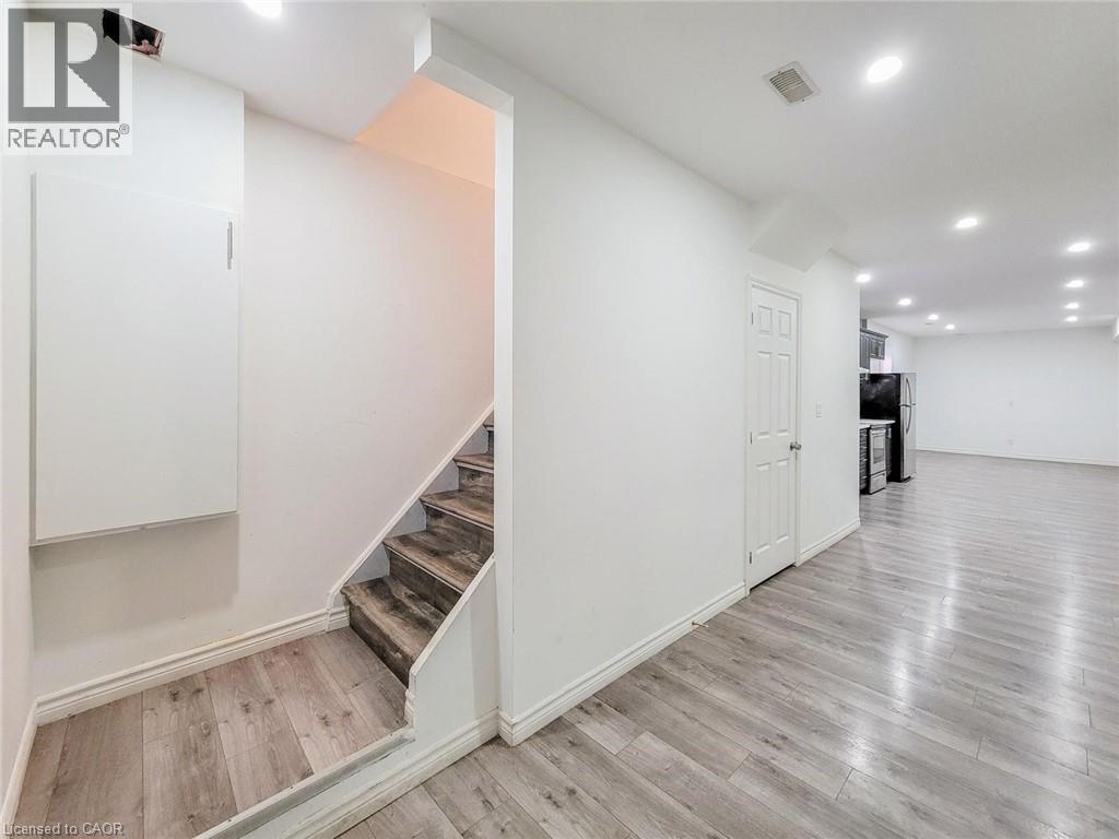 7 Chardonnay Street, Hamilton, ON - Indoor Photo Showing Other Room