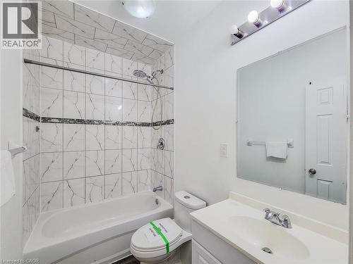 7 Chardonnay Street, Hamilton, ON - Indoor Photo Showing Bathroom