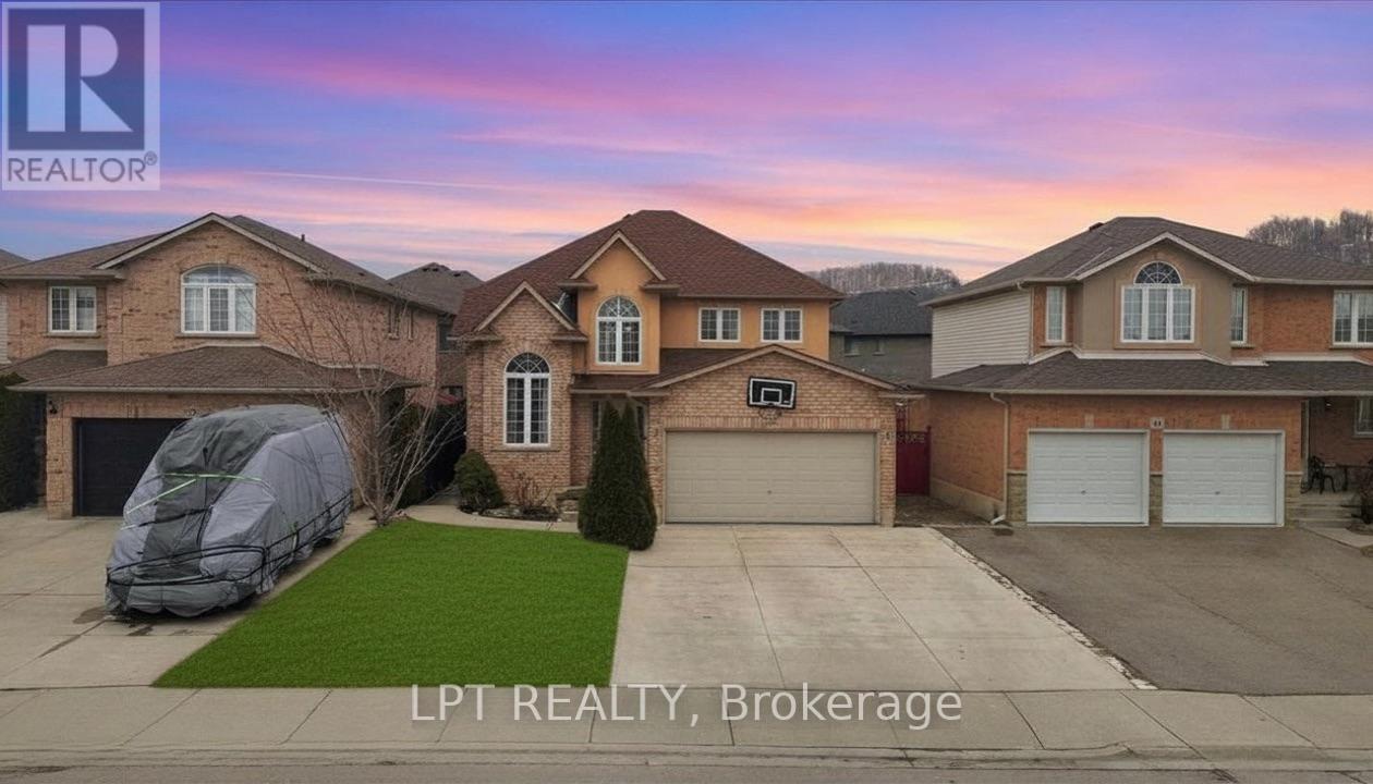 48 Nashville Circle, Hamilton, ON - Outdoor With Facade