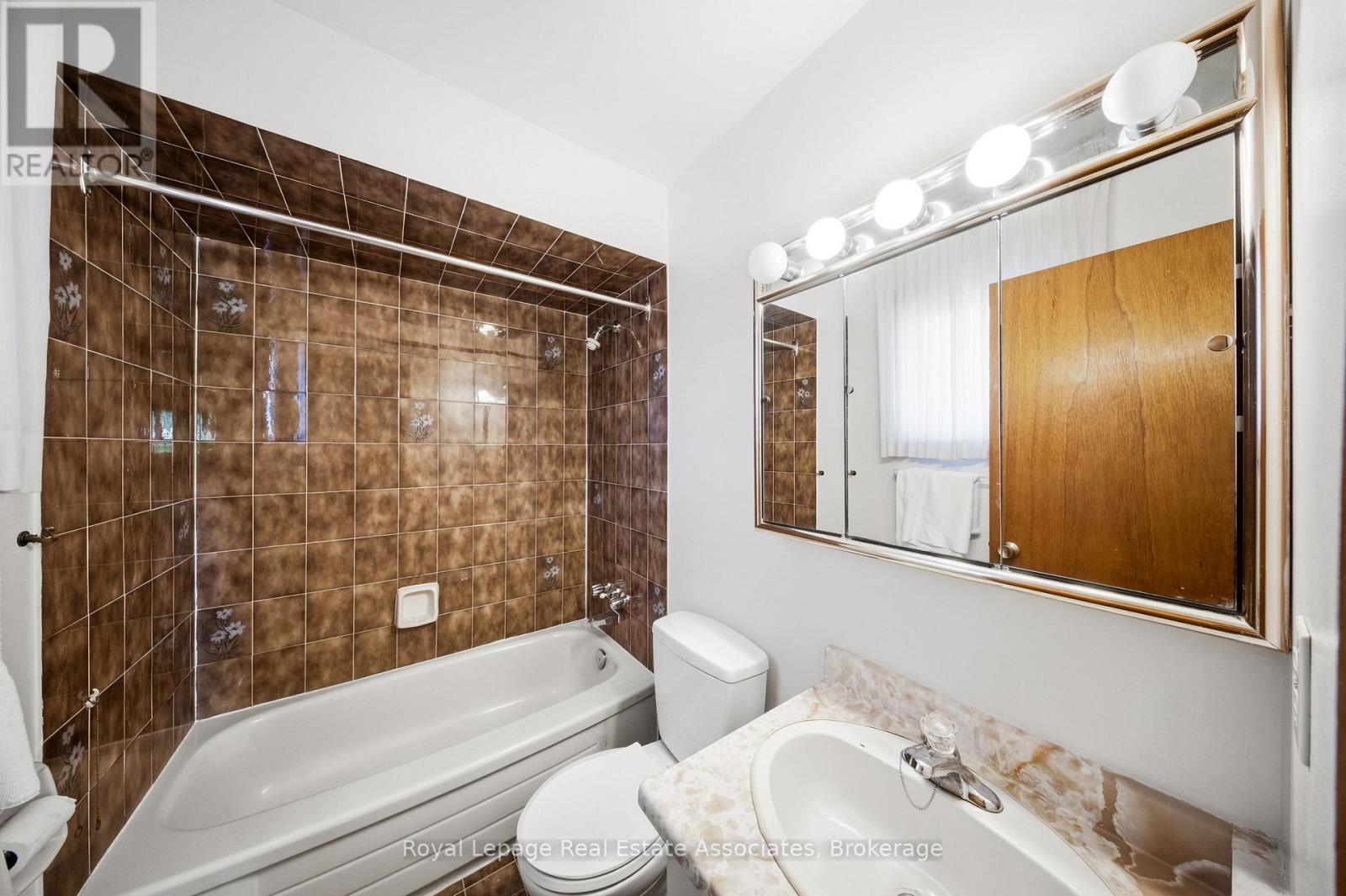 4084 Longo Circle, Mississauga, ON - Indoor Photo Showing Bathroom