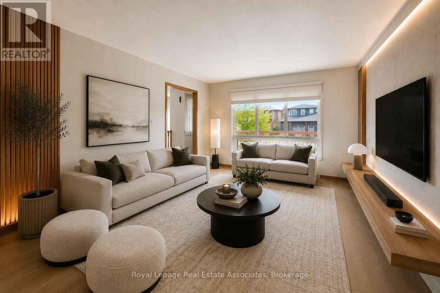 4084 Longo Circle, Mississauga, ON - Indoor Photo Showing Living Room