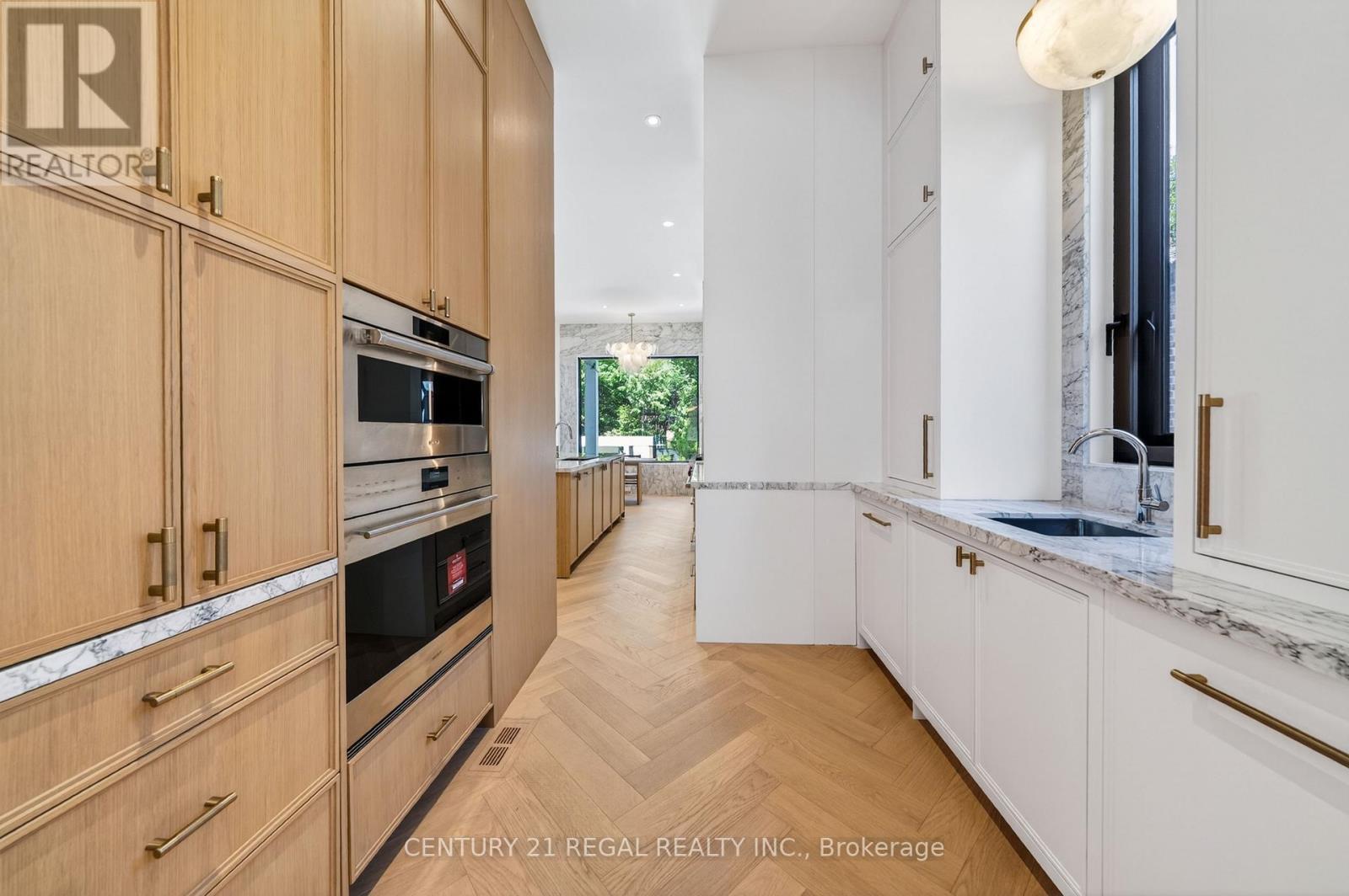 43 Wanless Crescent, Toronto, ON - Indoor Photo Showing Kitchen With Upgraded Kitchen