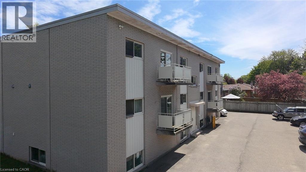 206 Indian Road, Kitchener, ON - Outdoor With Exterior