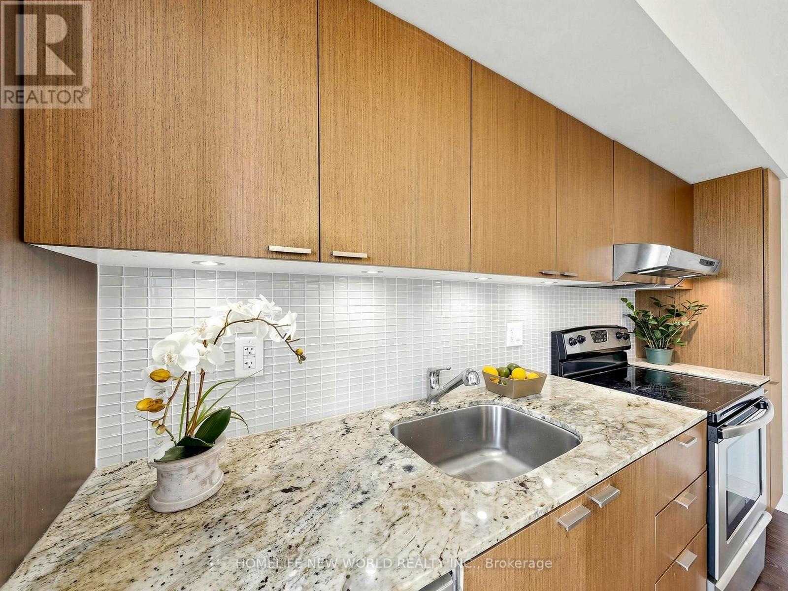1406 - 110 Charles Street E, Toronto, ON - Indoor Photo Showing Kitchen