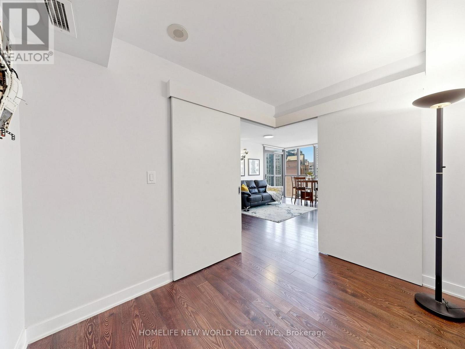 1406 - 110 Charles Street E, Toronto, ON - Indoor Photo Showing Other Room