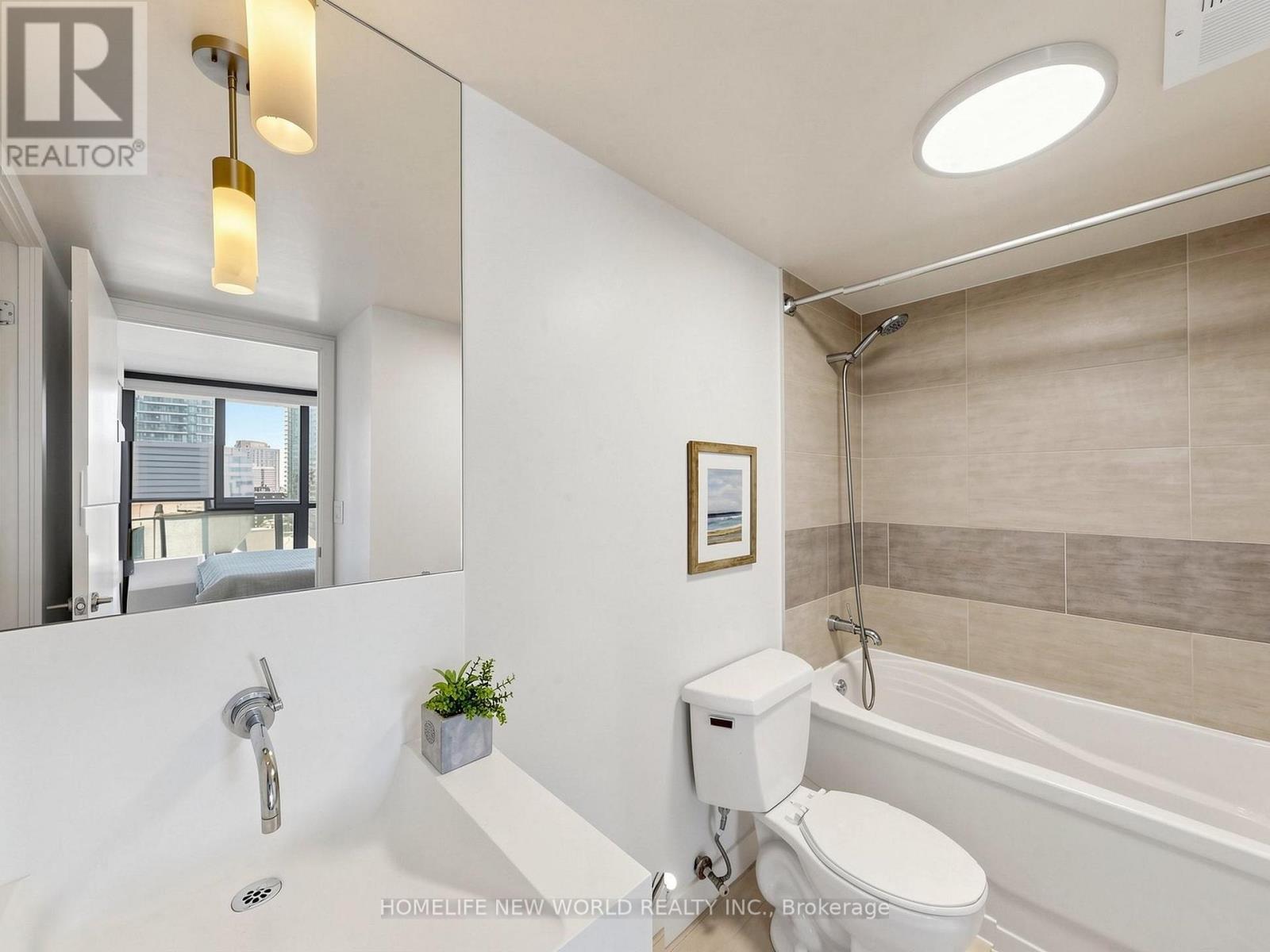 1406 - 110 Charles Street E, Toronto, ON - Indoor Photo Showing Bathroom