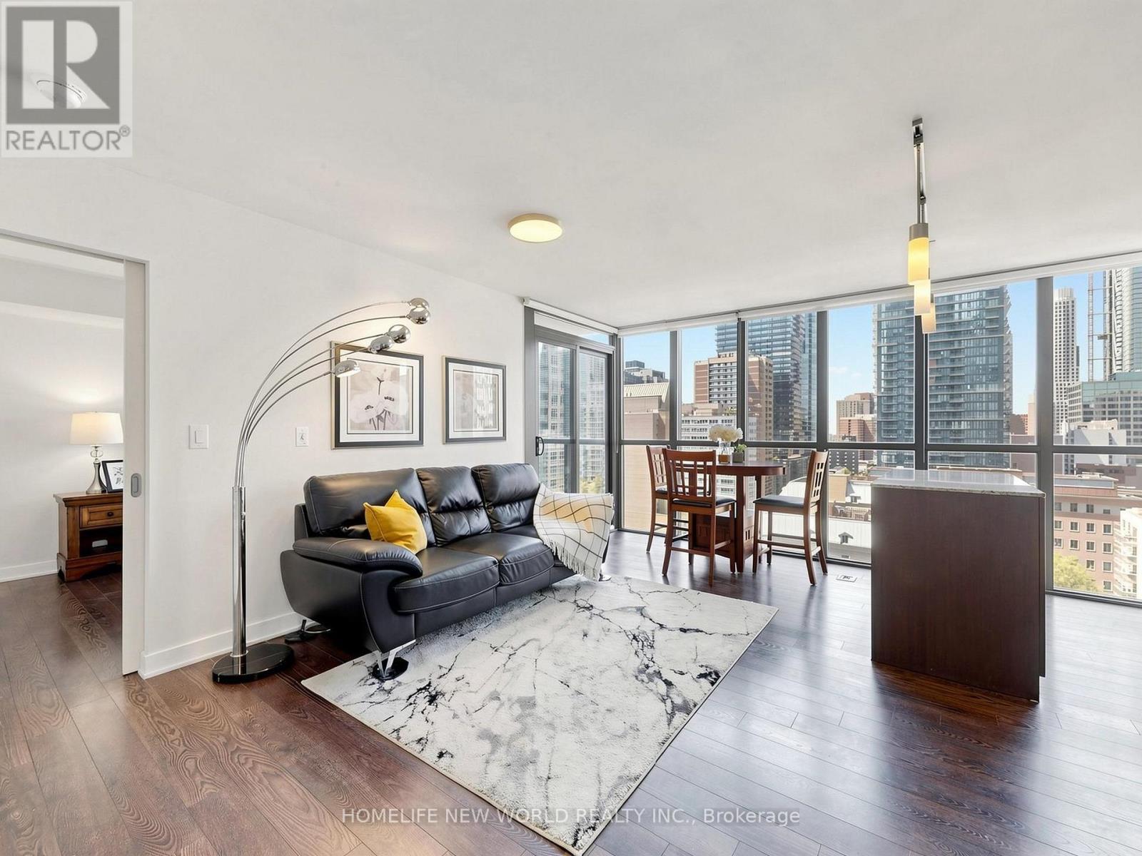 1406 - 110 Charles Street E, Toronto, ON - Indoor Photo Showing Living Room