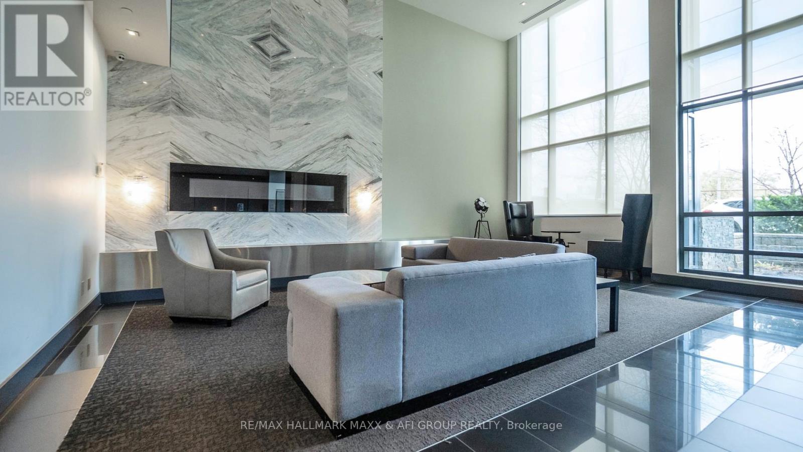 617 - 399 Spring Garden Avenue, Toronto, ON - Indoor With Fireplace