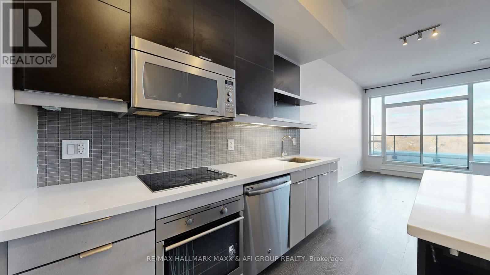 617 - 399 Spring Garden Avenue, Toronto, ON - Indoor Photo Showing Kitchen With Upgraded Kitchen