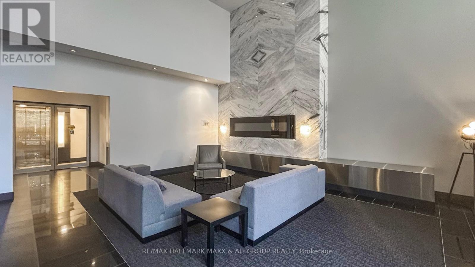 617 - 399 Spring Garden Avenue, Toronto, ON - Indoor With Fireplace