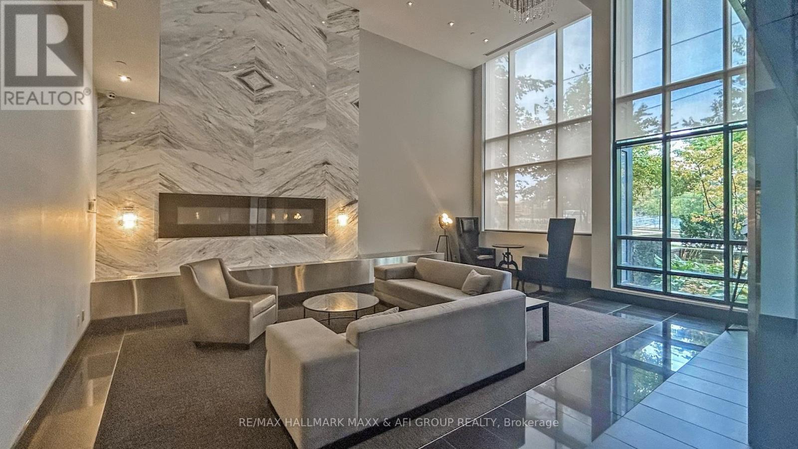 617 - 399 Spring Garden Avenue, Toronto, ON - Indoor With Fireplace