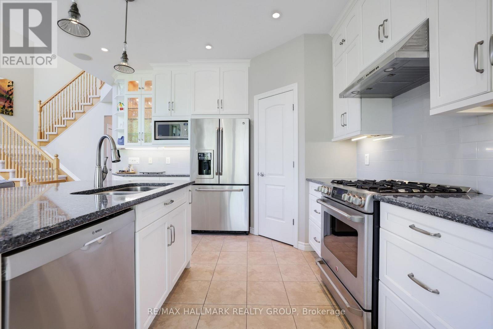 90 Stonewater Bay, Carleton Place, ON - Indoor Photo Showing Kitchen With Double Sink With Upgraded Kitchen
