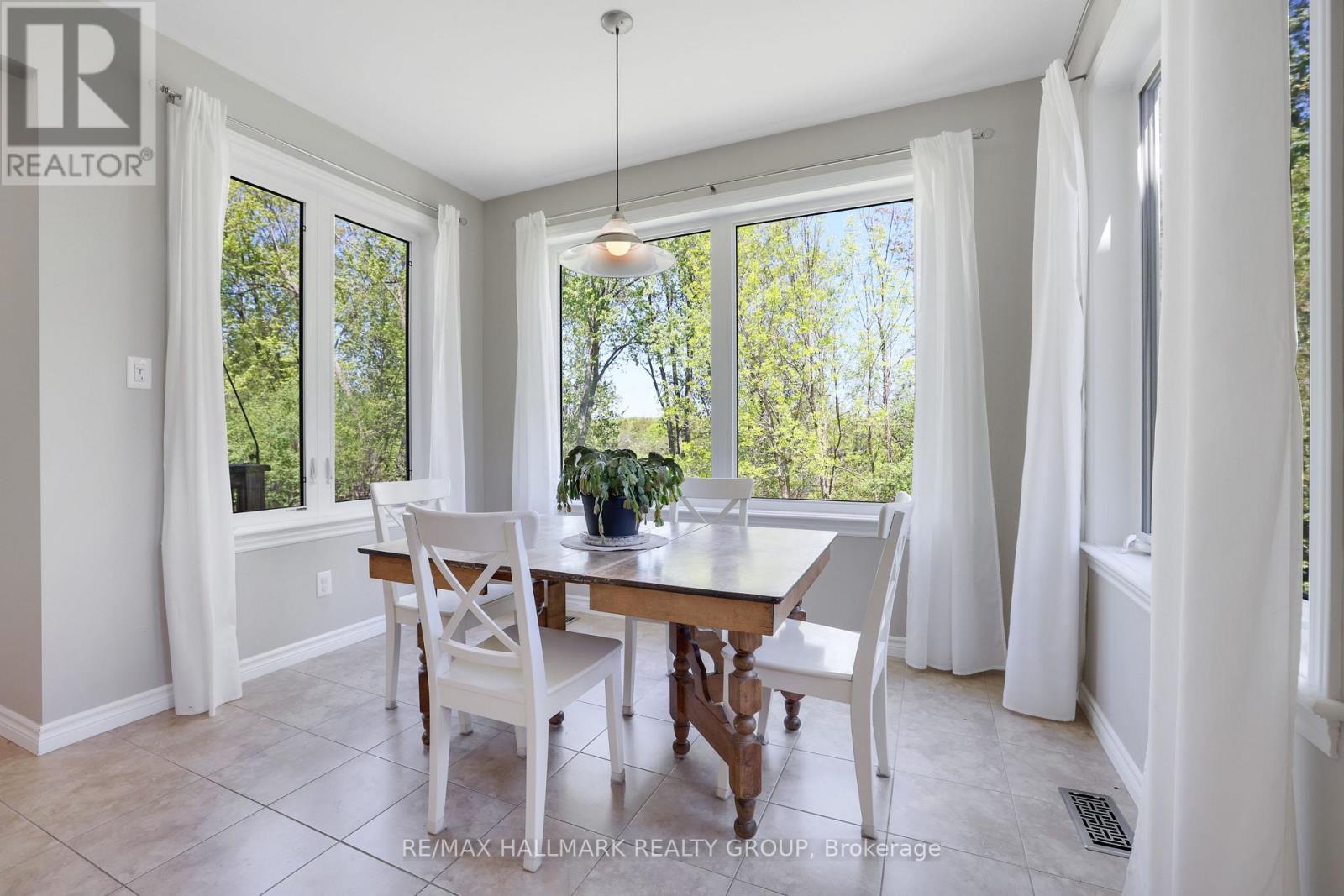 90 Stonewater Bay, Carleton Place, ON - Indoor Photo Showing Dining Room