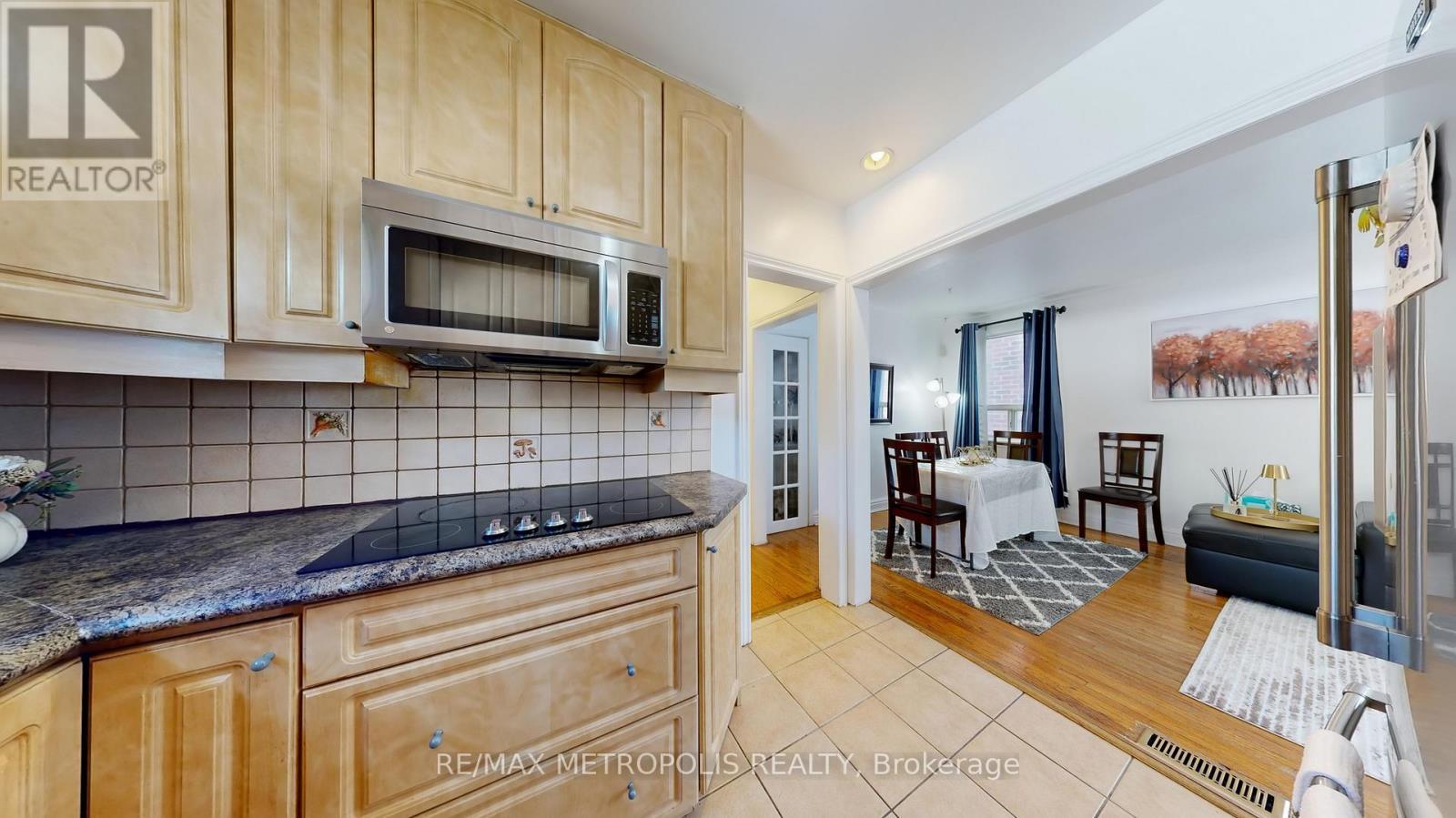 291 Kennedy Road E, Toronto, ON - Indoor Photo Showing Kitchen