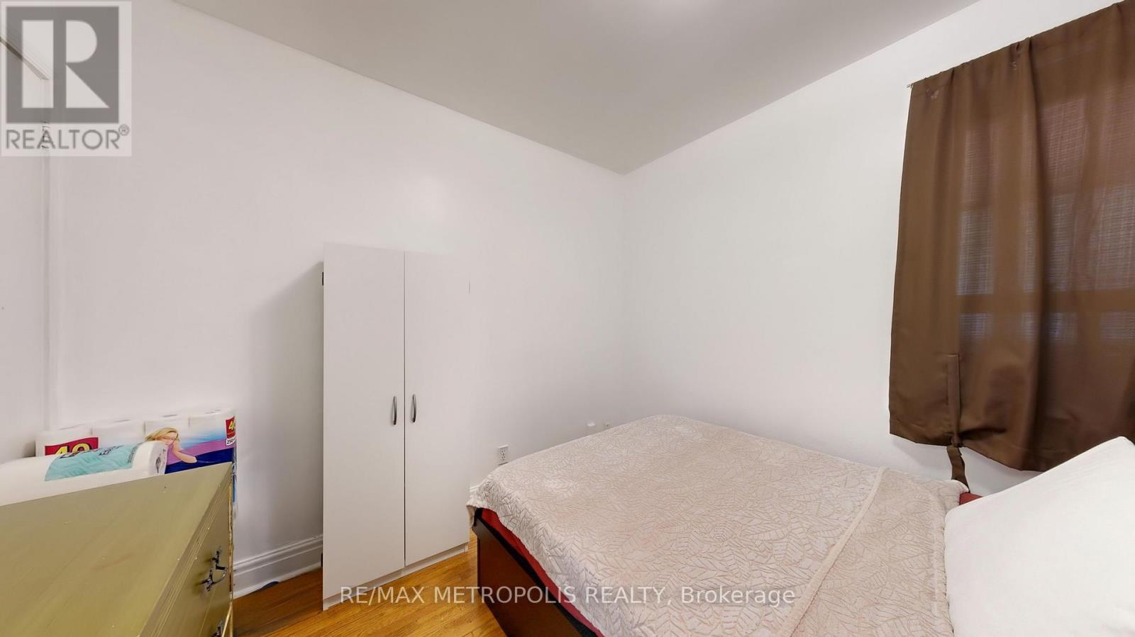 291 Kennedy Road E, Toronto, ON - Indoor Photo Showing Bedroom