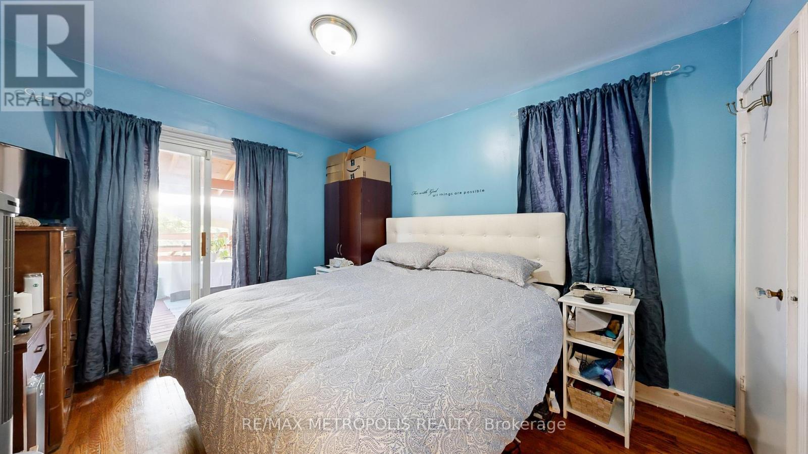 291 Kennedy Road E, Toronto, ON - Indoor Photo Showing Bedroom